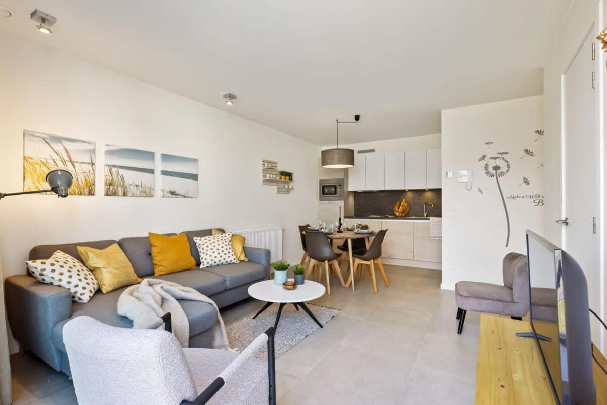 Huswell - Apartment With Natural Swimming Pool Middelkerke Exterior photo