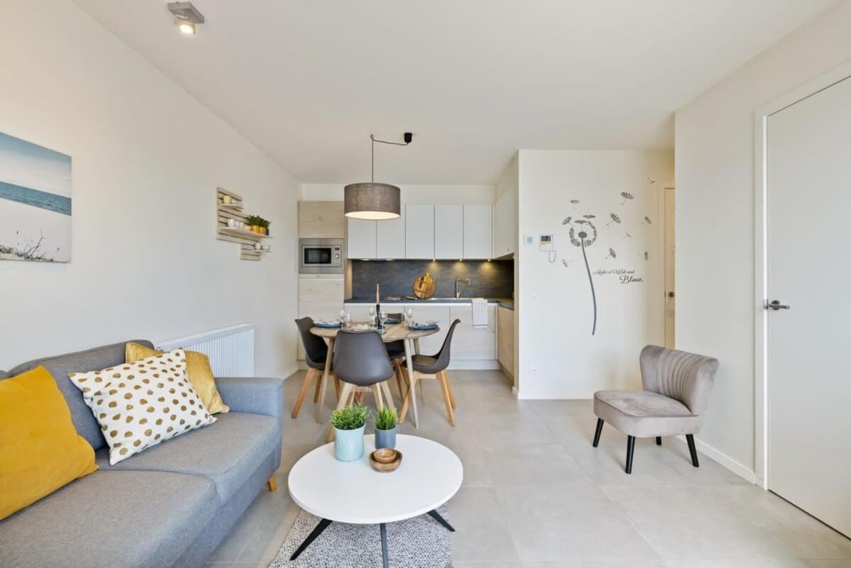 Huswell - Apartment With Natural Swimming Pool Middelkerke Exterior photo